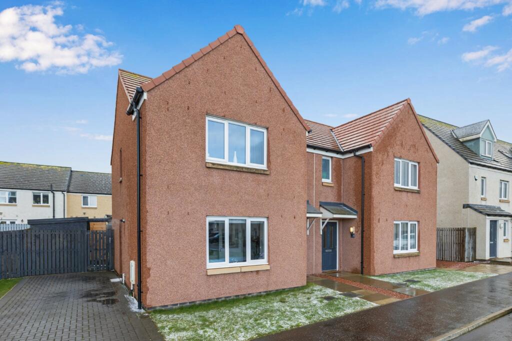 Main image of property: 16 Old Row, Wallyford, EH21 8EP