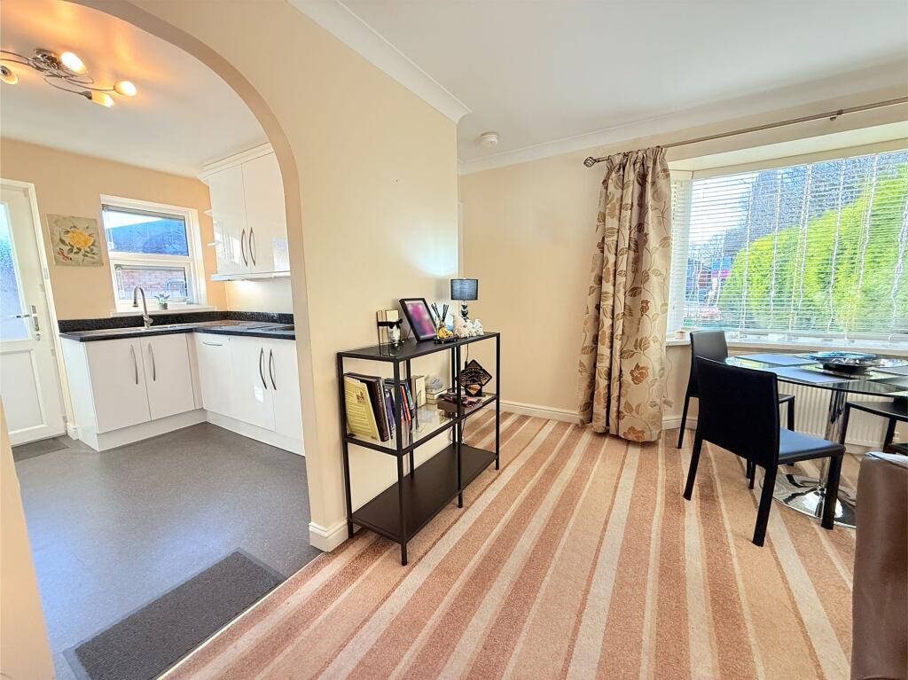 Far Richard Close, Ossett, WF5 photo 3