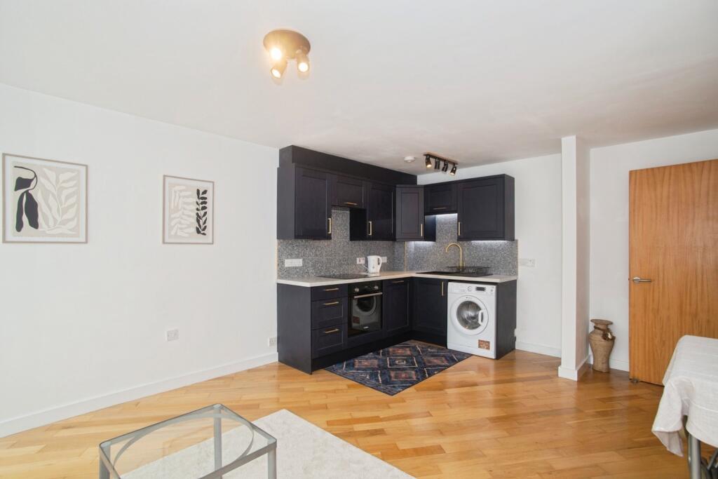 Apartment in Salford, Blackfriars, Lower Broughton - View 3