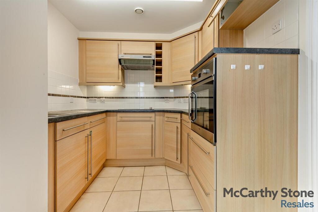 Apartment in Southampton - View 4