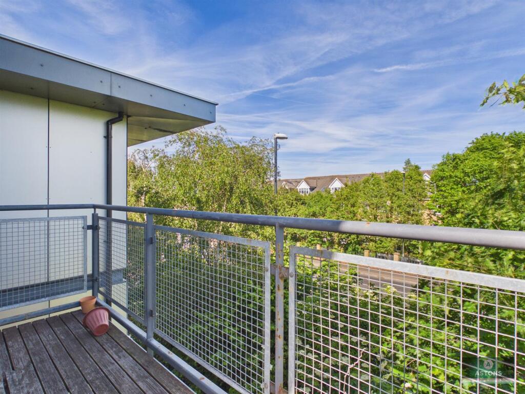 Page Court, Commonwealth Drive, Crawley - View 5