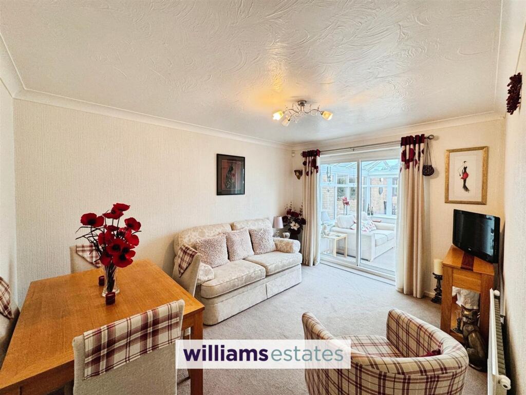 Alexandra Drive, Prestatyn, LL19 photo 2
