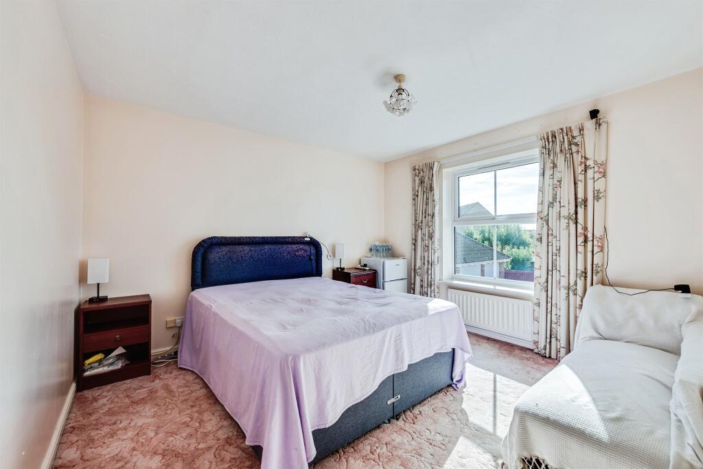 House in Swindon, St. Andrews - More
