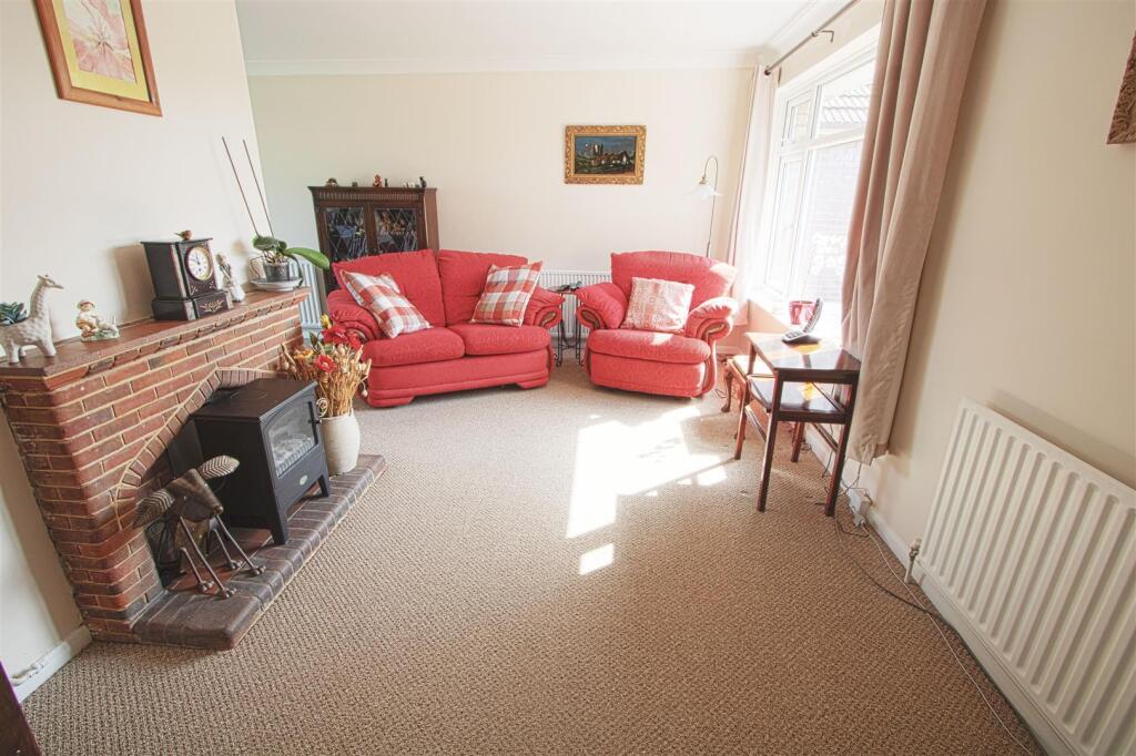 Jacqueline Gardens, Billericay photo 4