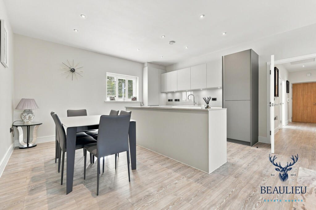 Apartment in Chelmsford - View 3