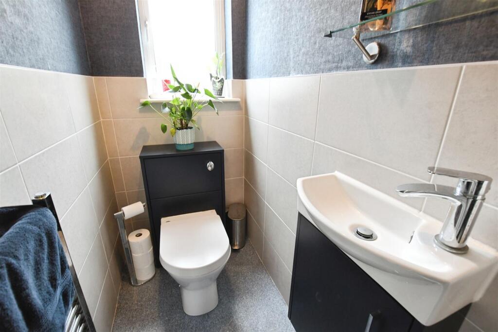 House in Hull - View 5