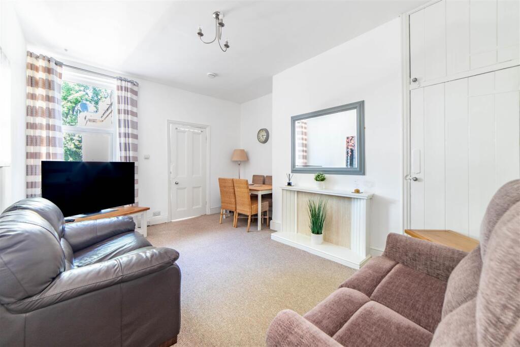 Apartment in Newcastle upon Tyne, South Gosforth - View 2