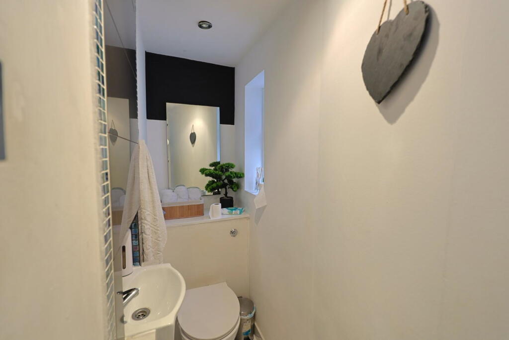 House in Harrow - View 4