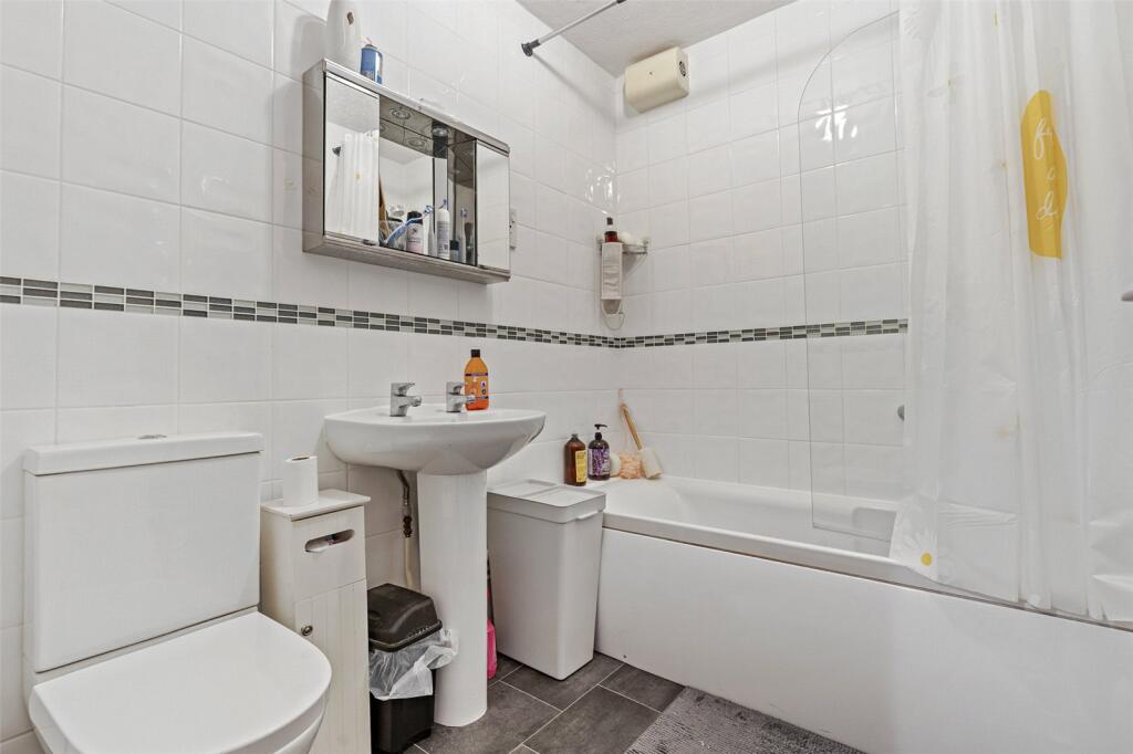 Apartment in Worthing, West Worthing - More
