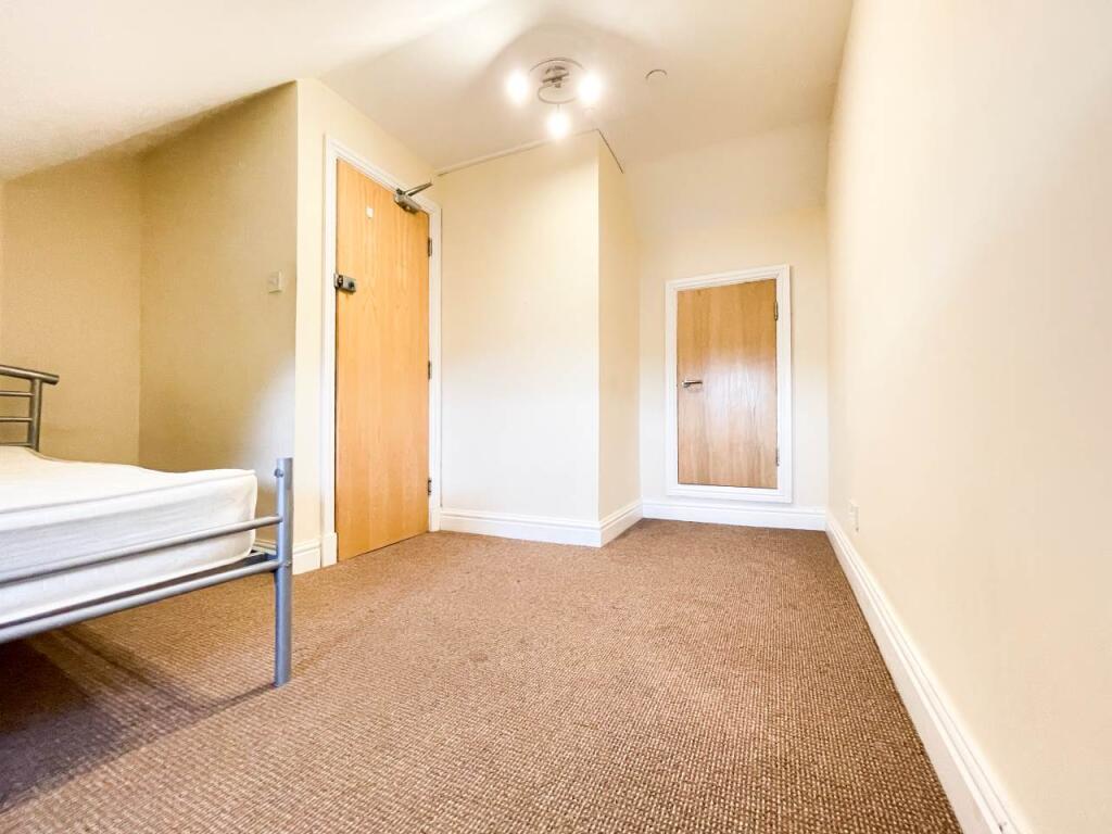 Apartment in Cardiff, Cathays - View 5