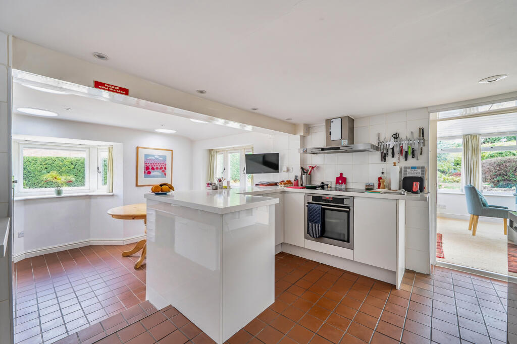 House in Gloucester - View 4