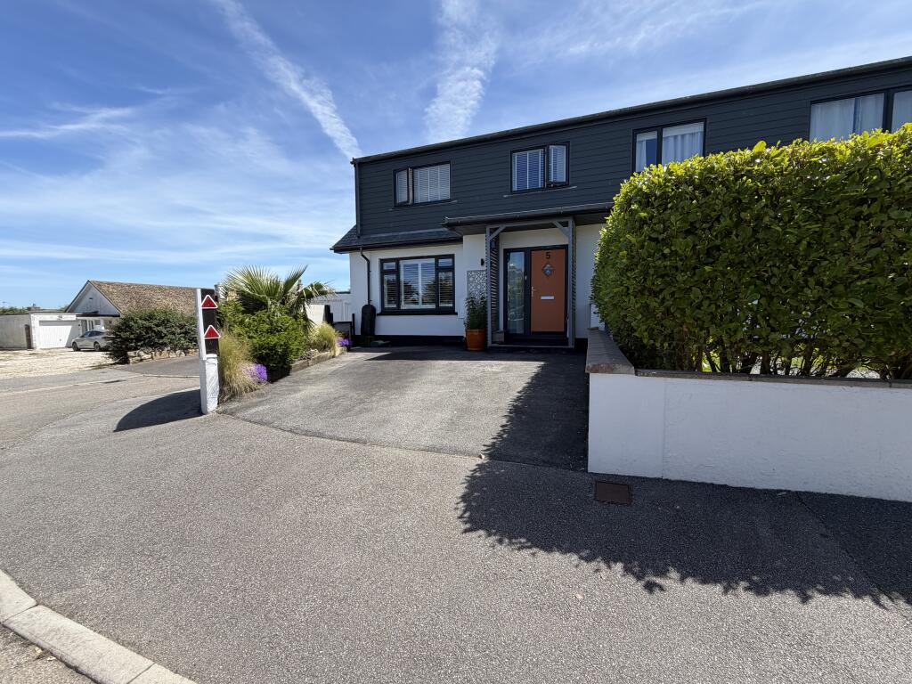 Henwood Crescent, Newquay, TR7 - View 3