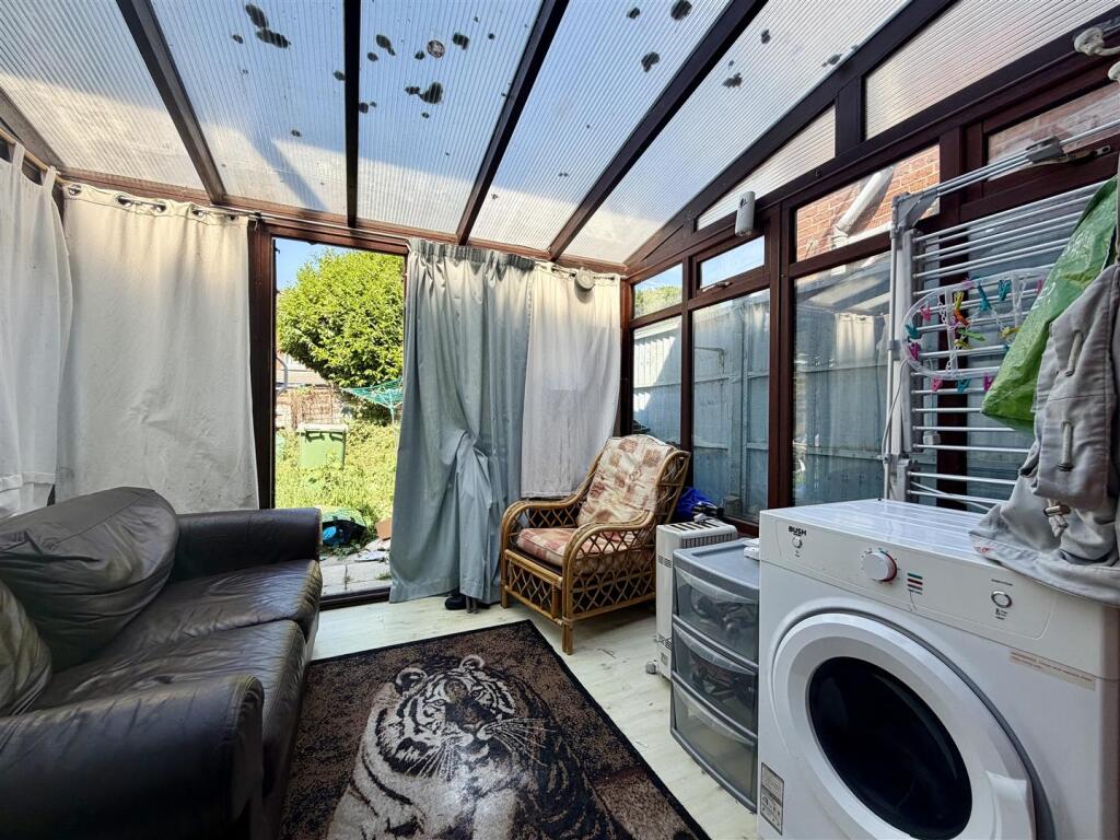 House in Gloucester, Linden - View 2
