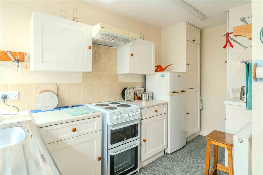 House in Gloucester - View 5