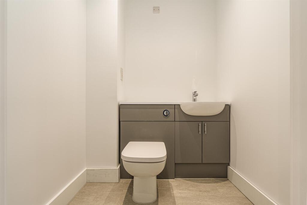 House in Worthing, West Sussex - More