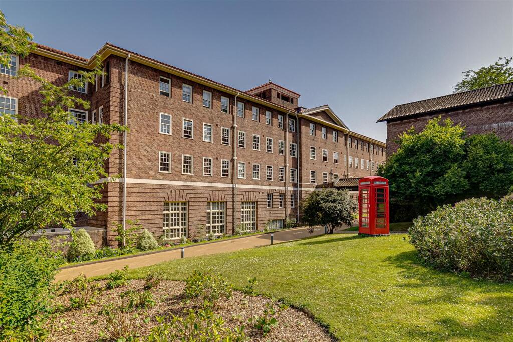 Main image of property: Scott Avenue, London