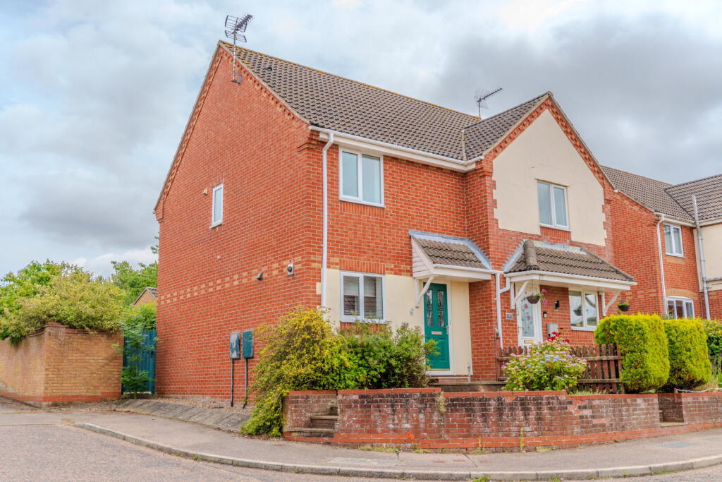Main image of property: St. Lawrence Close, Beccles, NR34 9EW