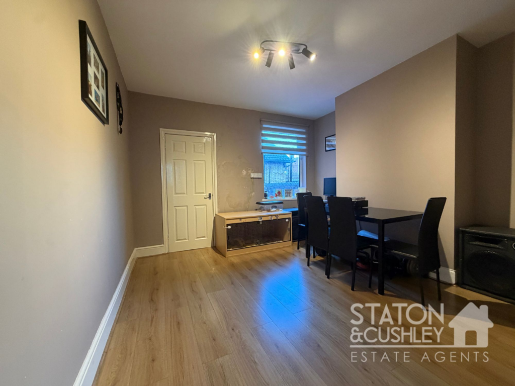 House in Mansfield, Nottinghamshire - View 3