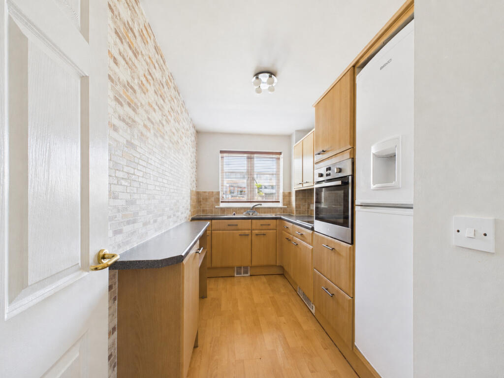 Apartment in Castle Point, Essex - View 3
