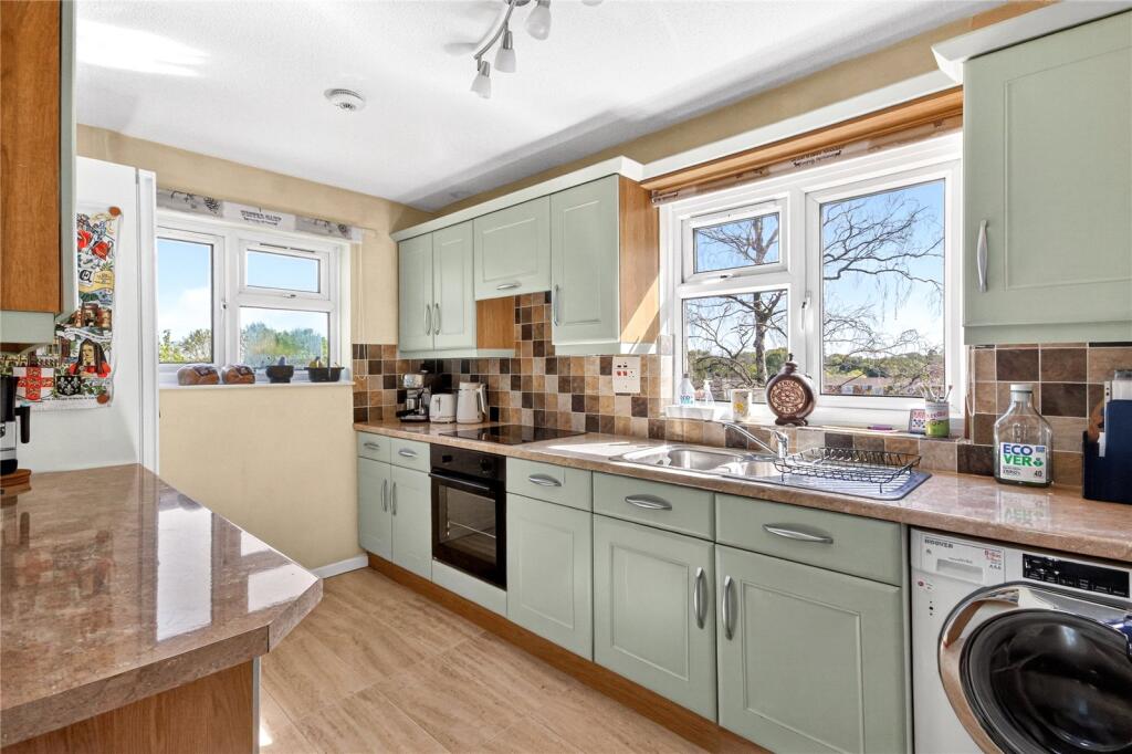 Naseby, Bracknell, Berkshire, RG12 photo 4