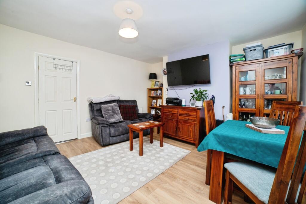 Collins Avenue, Sutton-in-Ashfield, Nottinghamshire, NG17 photo 2