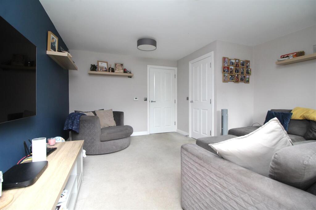 Jones Hill, Hampton Vale, Peterborough photo 3