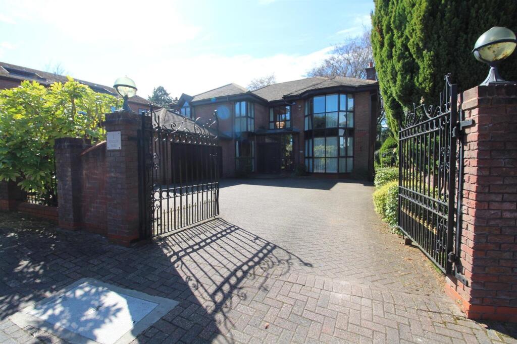 Main image of property: Ringley Park, M45