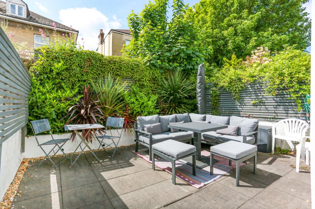 Apartment in Brighton & Hove, Hove - View 3