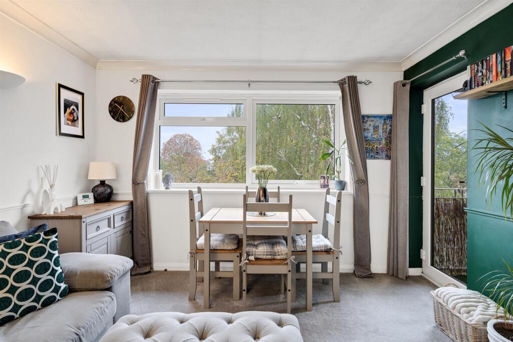 Apartment in Bromley - View 5
