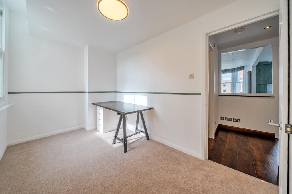 Apartment in London - View 5