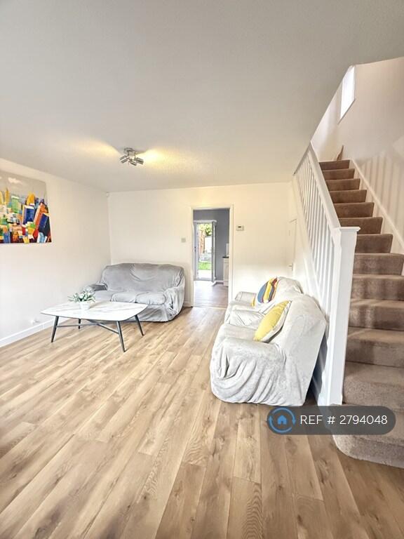 3 bedroom semi-detached house for rent