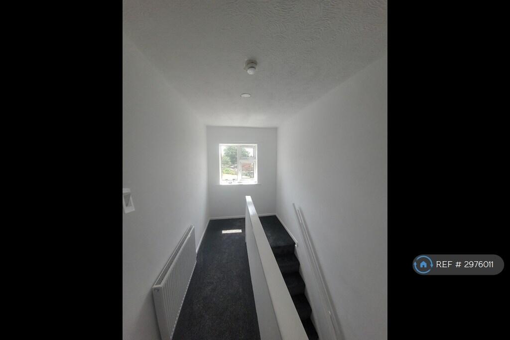 Apartment in Oldham, Greater Manchester - More