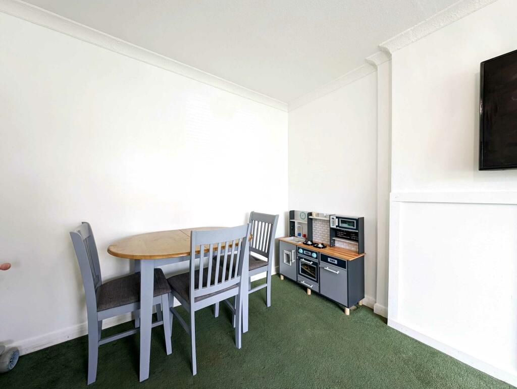 Osgodby Crescent, Osgodby, Scarborough, North Yorkshire photo 4