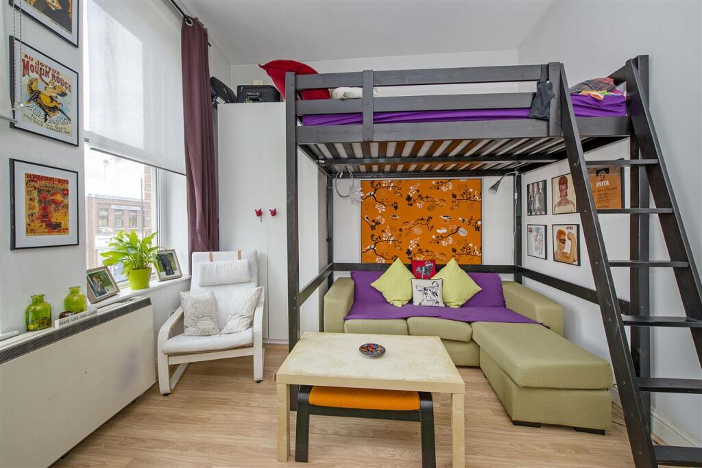 Main image of property: Balham High Road
