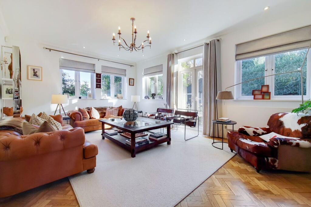 House in Kingston upon Thames - More