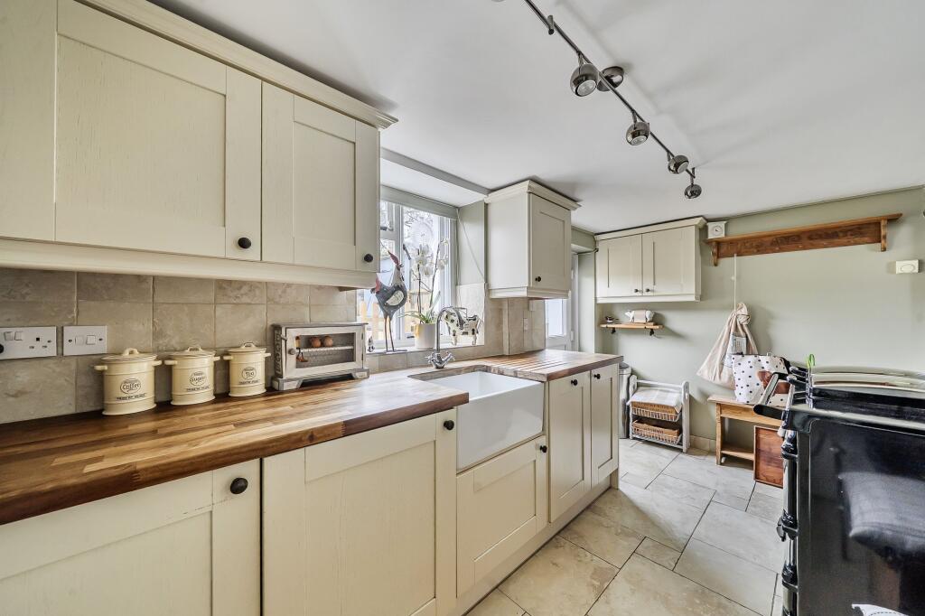 The Street, North Warnborough, RG29 photo 3