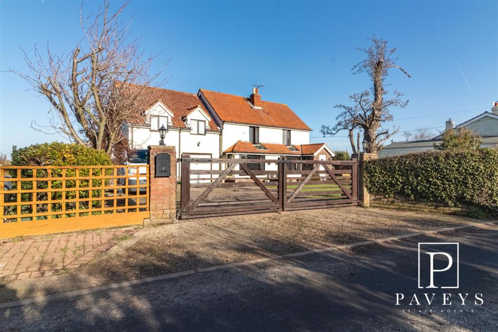 4-bed detached on Lucas Lane, Beaumont, £699,995