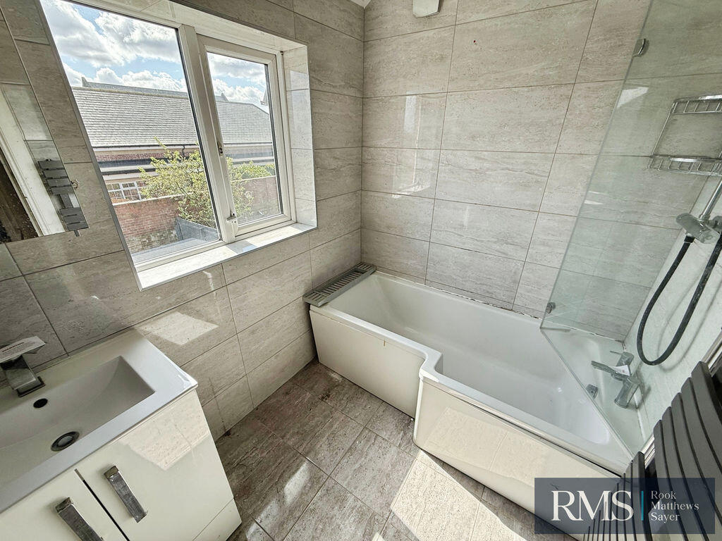 House in Newcastle upon Tyne, Tyne and Wear - More