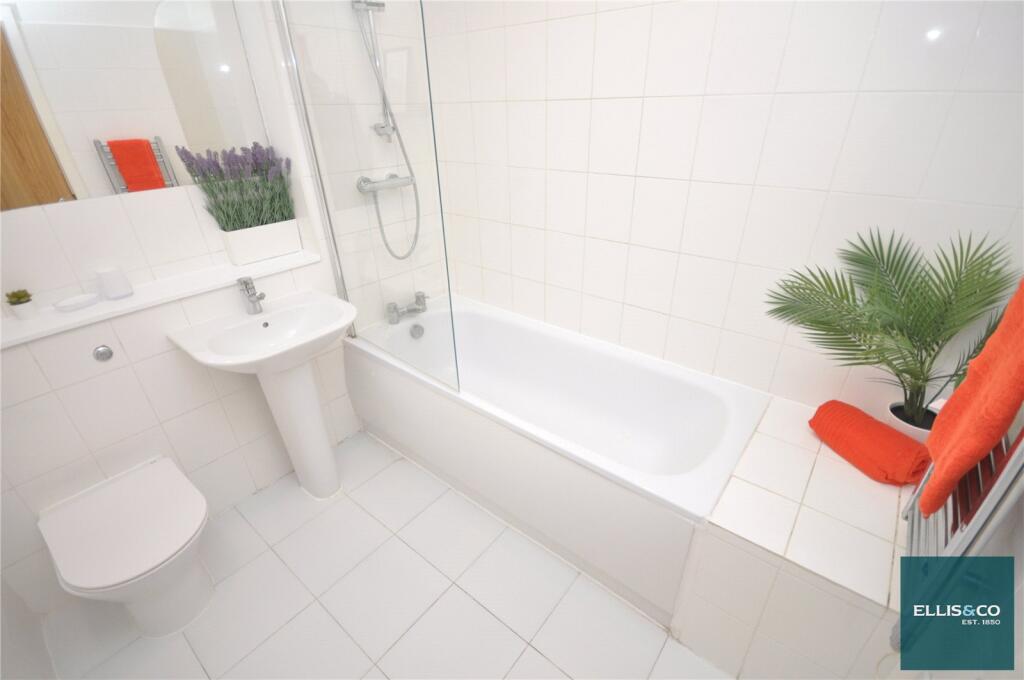 Apartment in London - More