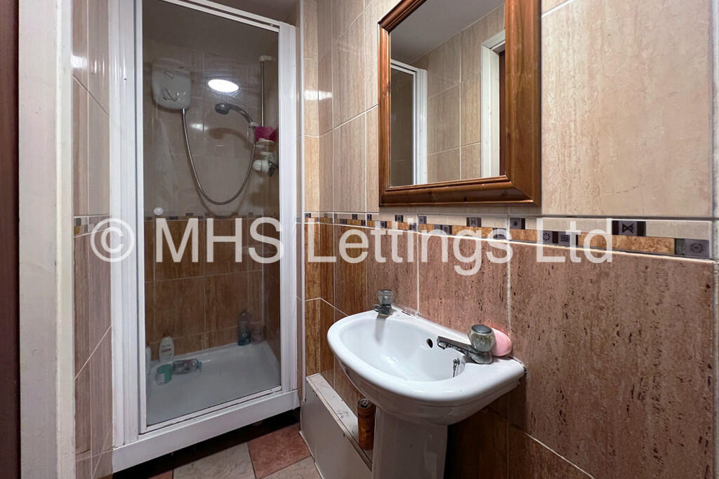 8 bedroom terraced house for rent