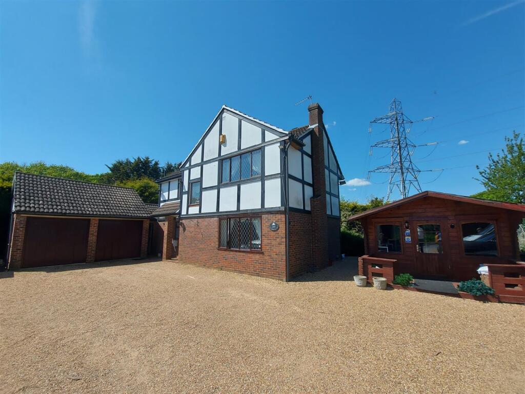 4-bed detached on Newgate Lane, Fareham, £800,000