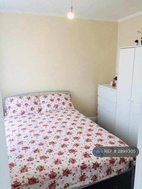 Main image of property: Grenoble Gardens, London, N13