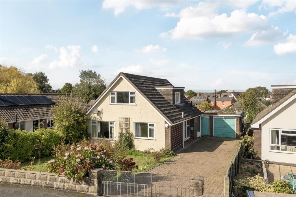 4-bed detached on 29 Ashford Drive, Pontesbury, Shrewsbury, SY5 0QR, £325,000