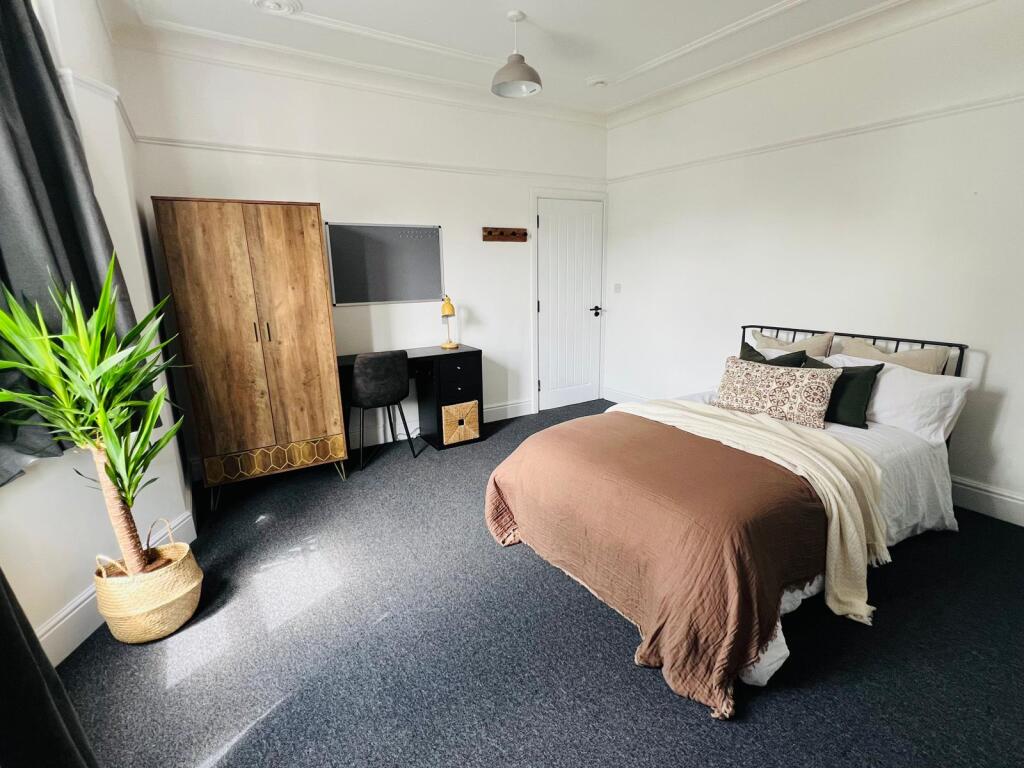 Main image of property: Staple Hill Road, BS16