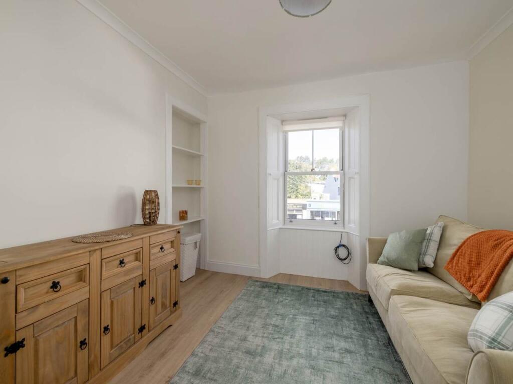 Apartment in Edinburgh, Davidson's Mains - View 3