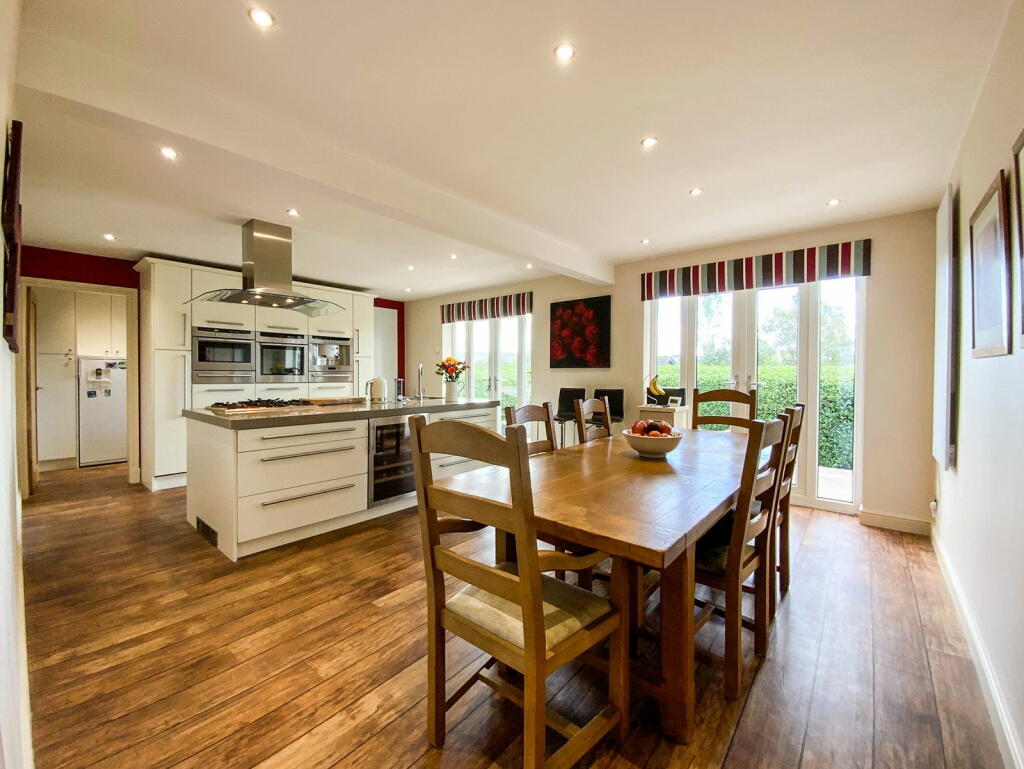 Spring Street, Hollingworth, SK14 8NQ photo 4