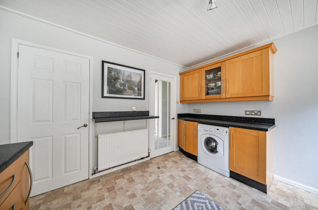 House in Newtown - View 4