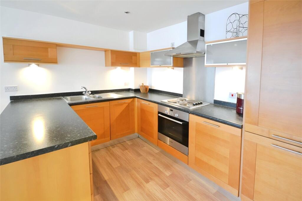 Apartment in Cardiff, Cathays - View 4
