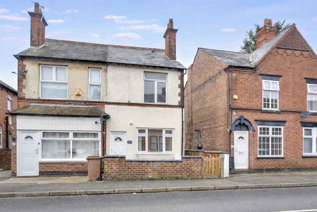 1-bed flat on College Street, Long Eaton, £150,000
