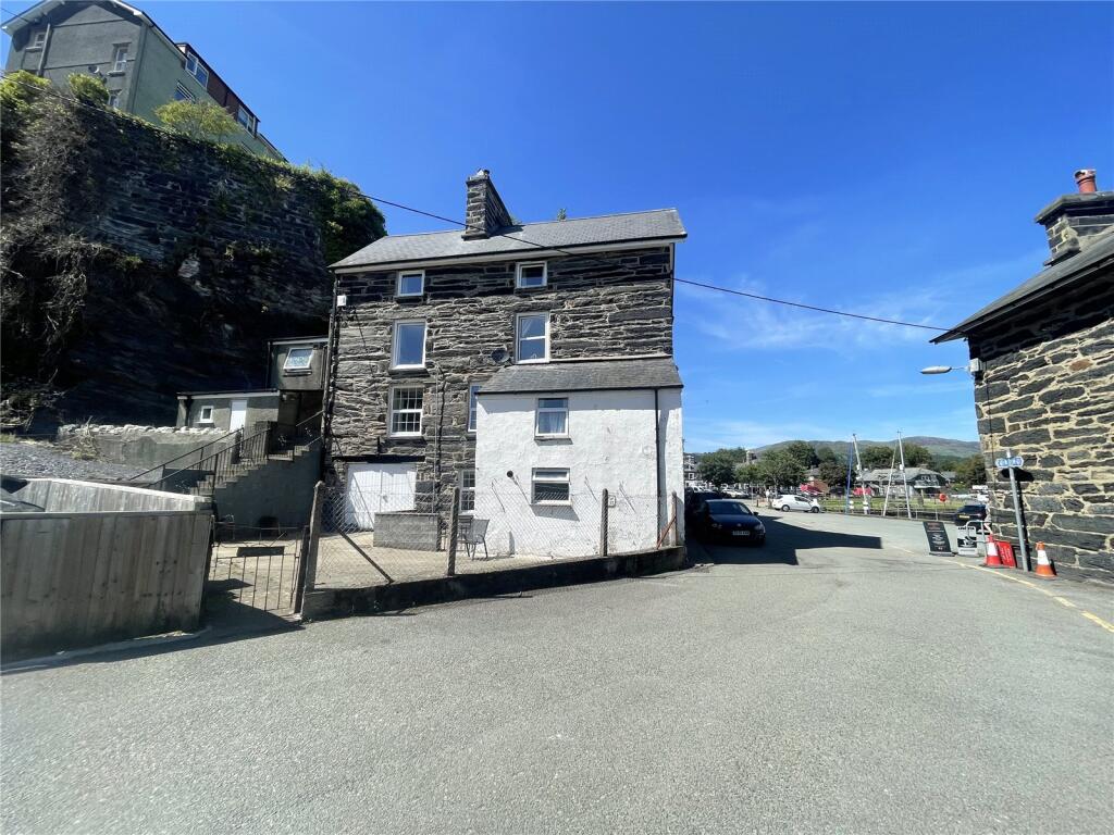 3-bed terraced on Corn Hill, Porthmadog, Gwynedd, LL49, £265,000